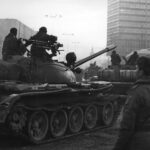 15.12.1981. Wjazd czołgów T55 w ul. Wały Piastowskie