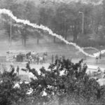 Gdańsk. Zamieszki na Al. Zwycięstwa, prawdopodobnie w rocznicę podpisania porozumień sierpniowych w 1982 r.
