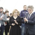 03.12.2022. Bilcza. Otwarcie hali pneumatycznej. Na zdjęciu: Anna Krupka - wiceminister sportu i turystyki i senator Krzysztof Słoń / Fot. Jarosław Kubalski - Radio Kielce