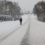 Ciągle pada. Pogarszają się warunki do jazdy - Radio Kielce