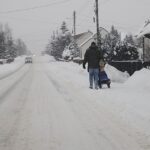 Ciągle pada. Pogarszają się warunki do jazdy - Radio Kielce