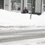 Ciągle pada. Pogarszają się warunki do jazdy - Radio Kielce