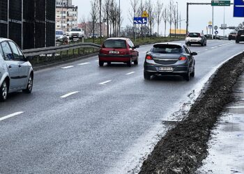 23.12.2022. Kielce. Wybrzuszenie nawierzchni na ul. 1 Maja / Fot. Jarosław Kubalski - Radio Kielce