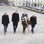 Zwycięskie Powstanie Wielkopolskie uczczone w Kielcach - Radio Kielce 27.12.2022. Kielce. 104. rocznica wybuchu Powstania Wielkopolskiego. Na zdjęciu (od lewej): Sławomir Stachura - dyrektor kancelarii prezydenta miasta Kielce, Bogdan Wenta - prezydent Kielc, Zbigniew Koniusz - wojewoda świętokrzyski i Andrzej Bętkowski - marszałek województwa świętokrzyskiego / Fot. Jarosław Kubalski - Radio Kielce