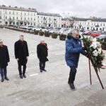 Zwycięskie Powstanie Wielkopolskie uczczone w Kielcach - Radio Kielce 27.12.2022. Kielce. 104. rocznica wybuchu Powstania Wielkopolskiego. Na zdjęciu (od lewej): Sławomir Stachura - dyrektor kancelarii prezydenta miasta Kielce, Bogdan Wenta - prezydent Kielc, Andrzej Bętkowski - marszałek województwa świętokrzyskiego i Zbigniew Koniusz - wojewoda świętokrzyski / Fot. Jarosław Kubalski - Radio Kielce