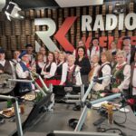26.12.2022. Kielce. Radio Kielce. Drugi dzień świat Bożego Narodzenia. Program świąteczny. Zespół Pieśni i Tańca Wincentowianie oraz Aktywne Kobiety Gnieździsk / Fot. Sebastian Kalwat - Radio Kielce