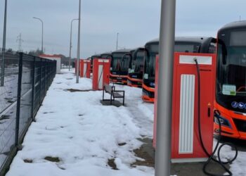 Nowe autobusy elektryczne Miejskiego Zakładu Komunikacji w Ostrowcu Świętokrzyskim / Fot. Jarosław Kateusz