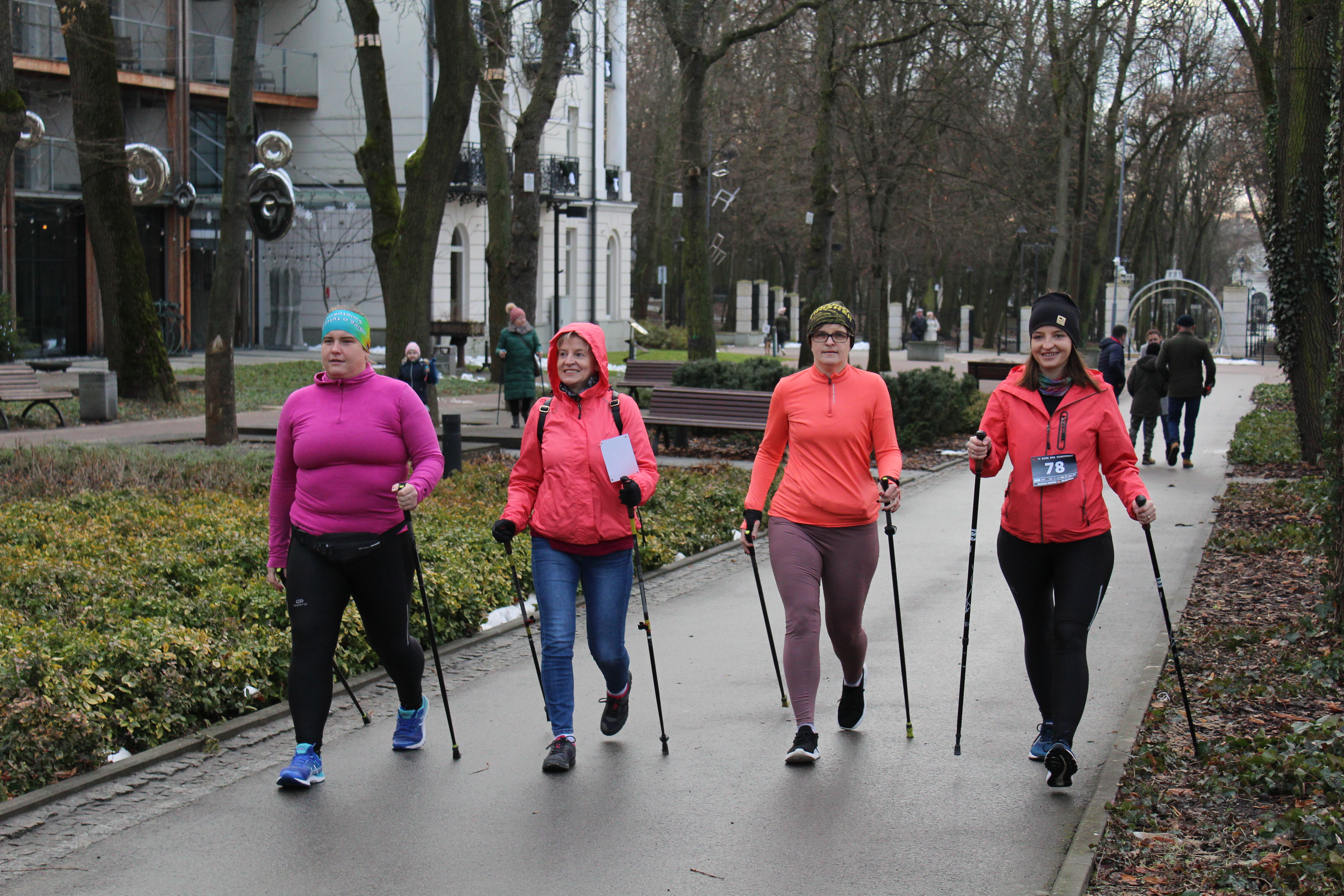 W Busku niemal 100 osób biegiem wkroczyło w Nowy Rok