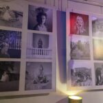 11.12.2022. Sandomierz, Iluzjon Art Cafe. Wystawa Tomasza Bartosika. / Fot. Grażyna Szlęzak - Radio Kielce