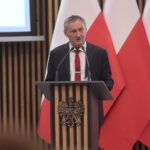 02.12.2022. Kielce. Podpisanie umów z samorządami w ramach Funduszu Przewozów Autobusowych. Na zdjęciu: Zbigniew Koniusz - wojewoda świętokrzyski / Fot. Wiktor Taszłow – Radio Kielce