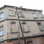 06.12.2022. Kielce. Pustostany. Kamienica róg ulic Silnicznej i Cichej / Fot. Wiktor Taszłow – Radio Kielce