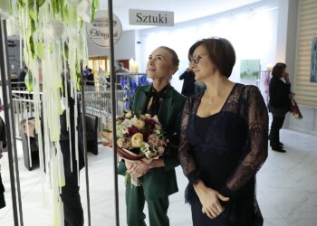 09.12.2022. Kielce. Wernisaż wystawy obrazów Lucyny Gozdek ” Przestrzeń Obecności” / Fot. Wiktor Taszłow – Radio Kielce