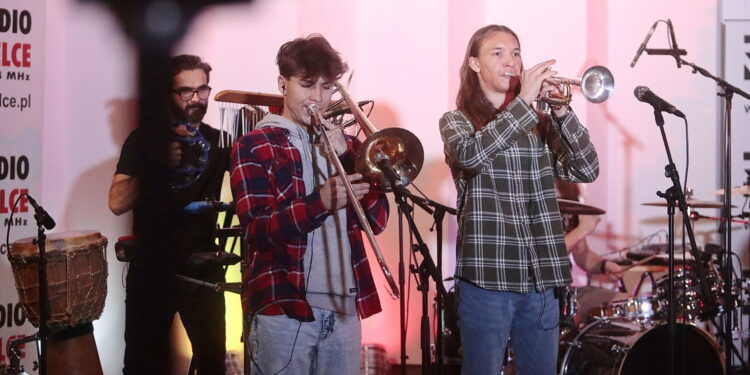 09.12.2022. Studio GRAM. Koncert zespołu Mayoroots w Radiu Kielce / Fot. Wiktor Taszłow – Radio Kielce