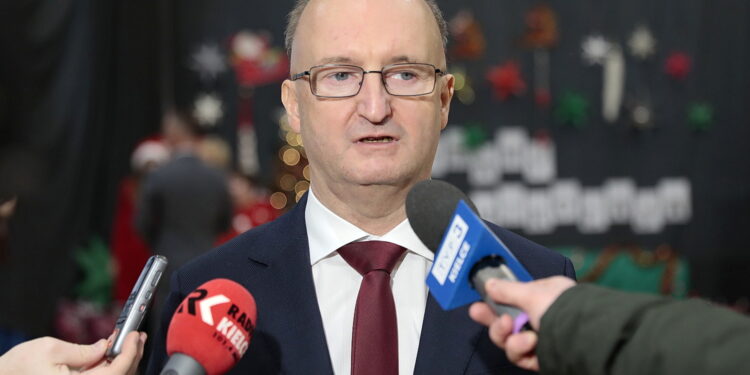 10.12.2022. Zagnańsk. Spotkanie mikołajkowe. Na zdjęciu: Piotr Wawrzyk - wiceminister spraw zagranicznych / Fot. Wiktor Taszłow - Radio Kielce