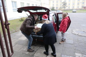 10.12.2022. Kielce. „Weekend cudów" Szlachetnej Paczki. / Fot. Wiktor Taszłow - Radio Kielce