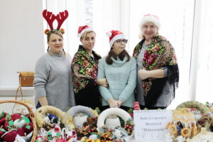 11.12.2022. Ciekoty. Jarmark Bożonarodzeniowy / Fot. Wiktor Taszłow - Radio Kielce