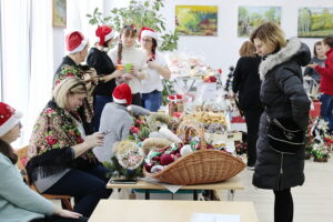 11.12.2022. Ciekoty. Jarmark Bożonarodzeniowy / Fot. Wiktor Taszłow - Radio Kielce