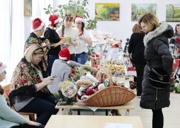 11.12.2022. Ciekoty. Jarmark Bożonarodzeniowy / Fot. Wiktor Taszłow - Radio Kielce