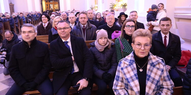 11.12.2022. Święty Krzyż. Koncert Bożonarodzeniowy / Fot. Wiktor Taszłow - Radio Kielce