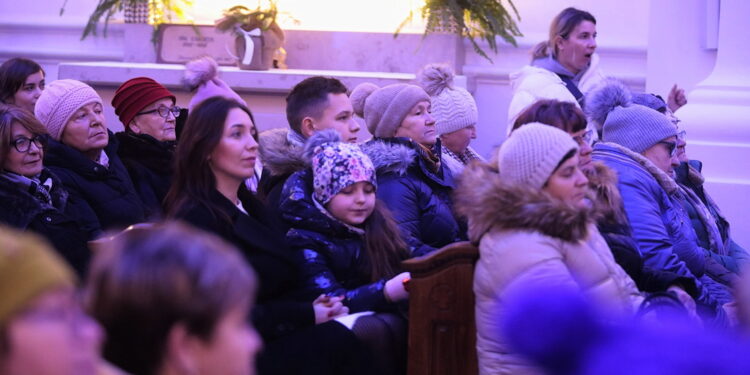 11.12.2022. Święty Krzyż. Koncert Bożonarodzeniowy / Fot. Wiktor Taszłow - Radio Kielce