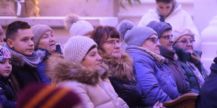 11.12.2022. Święty Krzyż. Koncert Bożonarodzeniowy / Fot. Wiktor Taszłow - Radio Kielce