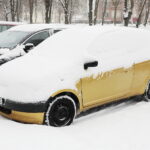 12.12.2022. Kielce. Zaśnieżony samochód / Fot. Wiktor Taszłow - Radio Kielce