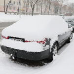 12.12.2022. Kielce. Zaśnieżony samochód / Fot. Wiktor Taszłow - Radio Kielce