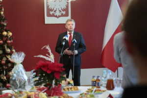 12.12.2022. Kielce. Spotkanie opłatkowe u wojewody. Na zdjęciu: Jarosław Rusiecki - senator / Fot. Wiktor Taszłow – Radio Kielce