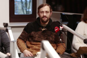 12.12.2022. Radio Kielce. Studio Polityczne. Na zdjęciu Mateusz Iwan z Konfederacji - Nowa Nadzieja. / Fot. Wiktor Taszłow - Radio Kielce