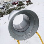 13.12.2022. Kielce. Sprzedaż choinek / Fot. Wiktor Taszłow - Radio Kielce