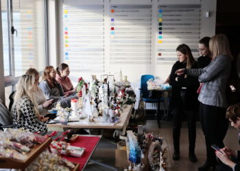 14.12.2022. Kielce. Kiermasz świąteczny w starostwie powiatowym / Fot. Wiktor Taszłow - Radio Kielce