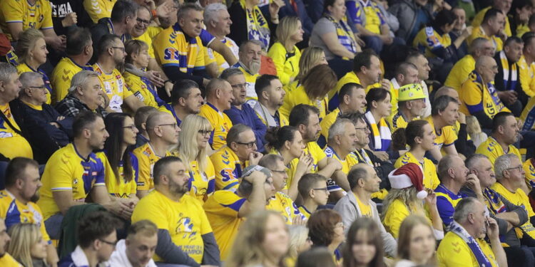 15.12.2022. Kielce. 10. kolejka Ligi Mistrzów: Łomża Industria - Celje Pivovarna Lasko / Fot. Wiktor Taszłow - Radio Kielce