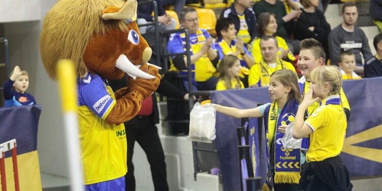 15.12.2022. Kielce. 10. kolejka Ligi Mistrzów: Łomża Industria - Celje Pivovarna Lasko / Fot. Wiktor Taszłow - Radio Kielce
