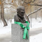 22.12.2022. Kielce. Odsłonięcie popiersia Jerzego Pilcha w kieleckiej alei sław / Fot. Wiktor Taszłow – Radio Kielce