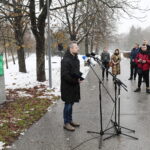 22.12.2022. Kielce. Odsłonięcie popiersia Jerzego Pilcha w kieleckiej alei sław / Fot. Wiktor Taszłow – Radio Kielce