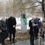 22.12.2022. Kielce. Odsłonięcie popiersia Jerzego Pilcha w kieleckiej alei sław / Fot. Wiktor Taszłow – Radio Kielce