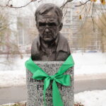 22.12.2022. Kielce. Odsłonięcie popiersia Jerzego Pilcha w kieleckiej alei sław / Fot. Wiktor Taszłow – Radio Kielce