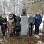 22.12.2022. Kielce. Odsłonięcie popiersia Jerzego Pilcha w kieleckiej alei sław / Fot. Wiktor Taszłow – Radio Kielce