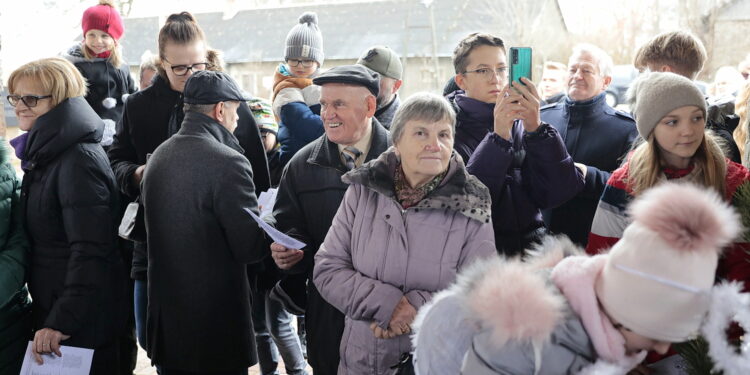 25.12.2022. Brzeziny. Szopka / Fot. Wiktor Taszłow - Radio Kielce