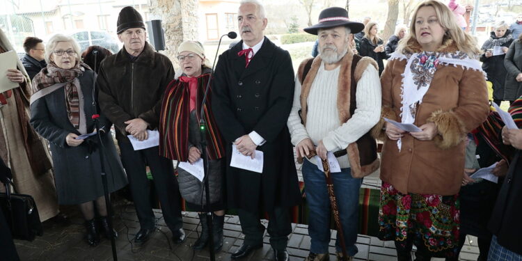 25.12.2022. Brzeziny. Szopka / Fot. Wiktor Taszłow - Radio Kielce