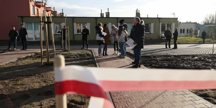 29.12.2022. Kielce. Przekazanie kluczy nowym lokatorom mieszkań na Nowych Jezioranach / Fot. Wiktor Taszłow – Radio Kielce