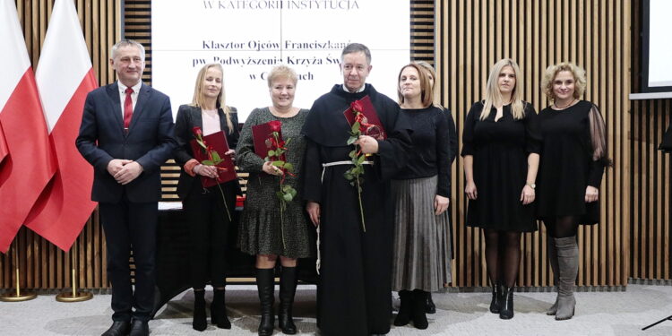 29.12.2022. Kielce. Wręczenie nagrody wojewody świętokrzyskiego „Czyste Serce” / Fot. Wiktor Taszłow – Radio Kielce