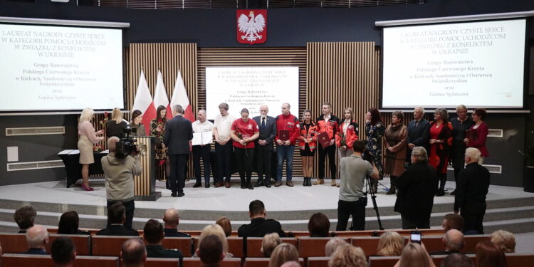 29.12.2022. Kielce. Wręczenie nagrody wojewody świętokrzyskiego „Czyste Serce” / Fot. Wiktor Taszłow – Radio Kielce