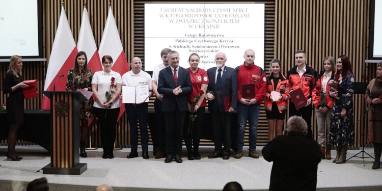 29.12.2022. Kielce. Wręczenie nagrody wojewody świętokrzyskiego „Czyste Serce” / Fot. Wiktor Taszłow – Radio Kielce