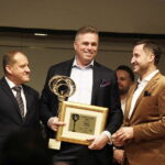 Bertus Servaas został „Liderem Ludzi z Pasją”. Radio Kielce wśród wyróżnionych - Radio Kielce 04.12.2022 Kielce. Gala plebiscytu " Ludzie z Pasją". Na zdjęciu od lewej: Jacek Wiatrowski, Bertus Servaas i Kamil Suchański/ Fot. Jarosław Kubalski - Radio Kielce