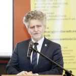 05.12.2022 Kielce. Gala plebiscytu "Burzyciele Barier". Na zdjęciu senator Krzysztof Słoń / Fot. Jarosław Kubalski - Radio Kielce