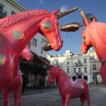 30.12.2022 Kielce. Jednorożce autorstwa Sławomira Micka na Placu Artystów / Fot. Jarosław Kubalski - Radio Kielce