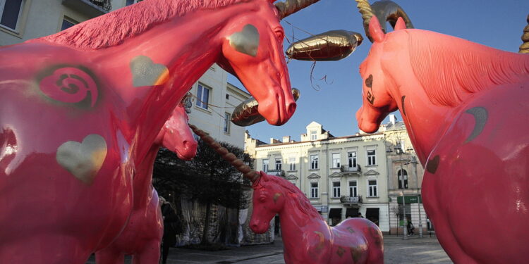 30.12.2022 Kielce. Jednorożce autorstwa Sławomira Micka na Placu Artystów / Fot. Jarosław Kubalski - Radio Kielce