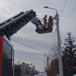 20.12.2022. Skarżysko-Kamienna. Uwalnianie gołębi. / Fot. KP PSP w Skarżysku-Kamiennej