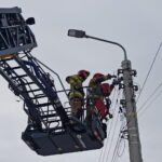 20.12.2022. Skarżysko-Kamienna. Uwalnianie gołębi. / Fot. KP PSP w Skarżysku-Kamiennej